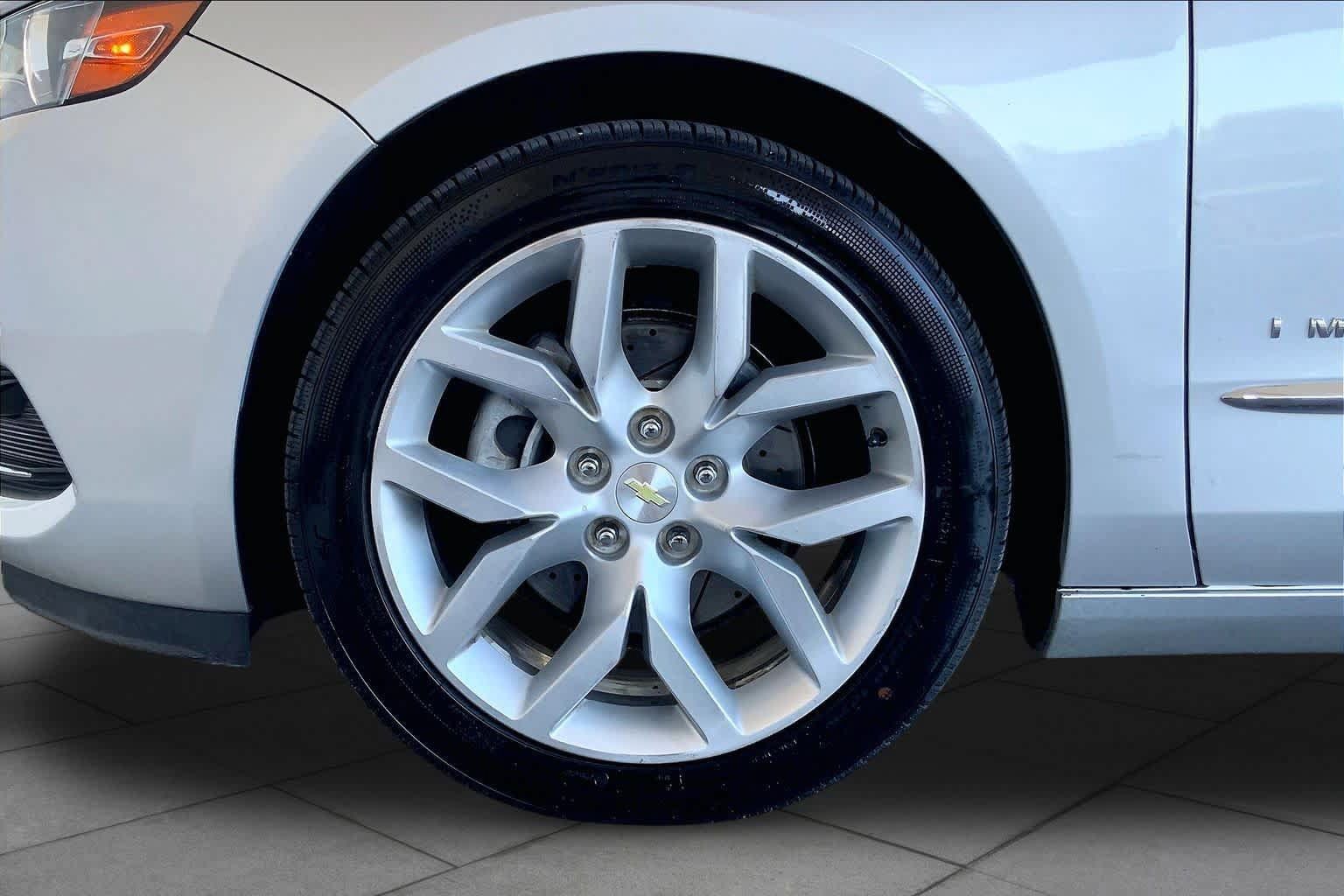 Used 2015 Chevrolet Impala LTZ FWD image 11