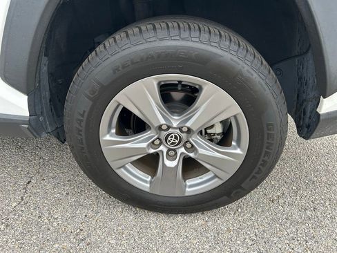 Used 2022 Toyota RAV4 XLE FWD image 10