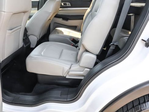 Used 2018 Ford Explorer XLT w/ Equipment Group 202A AWD/4WD image 32