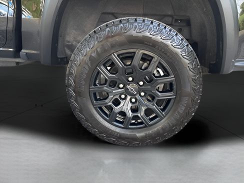 Used 2023 Chevrolet Colorado Trail Boss w/ Technology Package AWD/4WD image 8