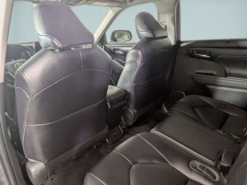 Used 2023 Toyota Highlander XLE AWD/4WD image 26