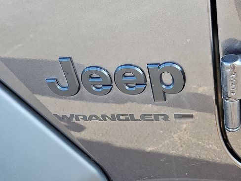 Used 2025 Jeep Wrangler Sport AWD/4WD image 15