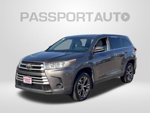 Used 2019 Toyota Highlander LE AWD/4WD image 1