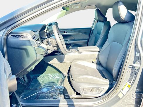 Used 2025 Toyota Camry XLE FWD image 11