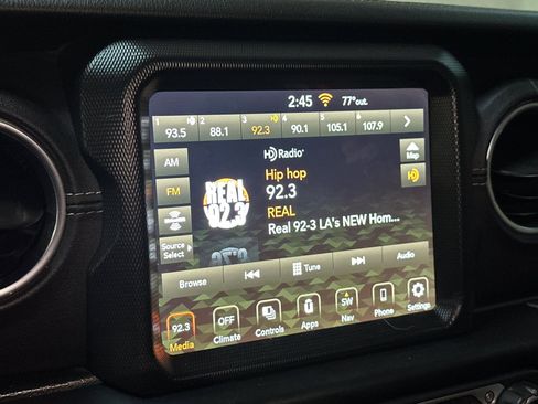 Used 2022 Jeep Wrangler Unlimited Sahara image 17