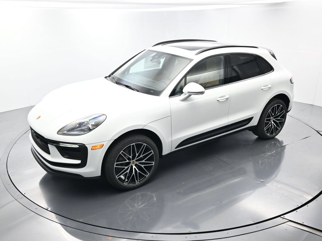 Certified 2026 Porsche Macan AWD/4WD image 11