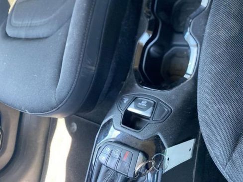 Used 2017 Jeep Renegade Altitude image 24