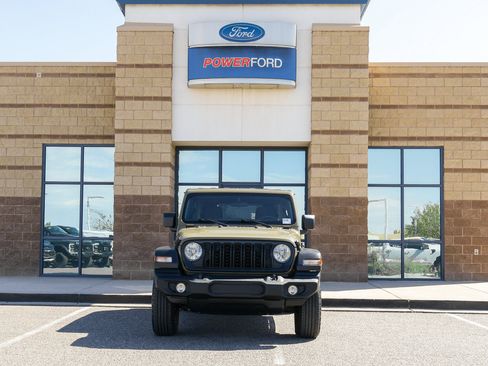 Used 2025 Jeep Wrangler Unlimited Sport AWD/4WD image 3