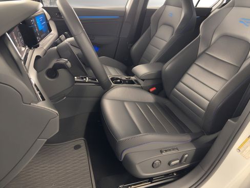 Used 2024 Volkswagen Golf R AWD/4WD image 5