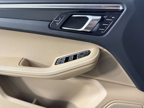 Certified 2024 Porsche Macan AWD/4WD image 34