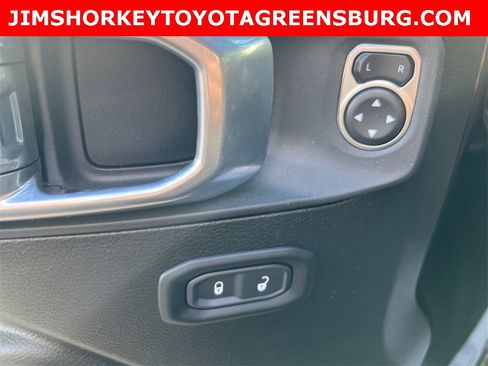 Used 2025 Jeep Wrangler Unlimited Rubicon w/ Convenience Group image 15