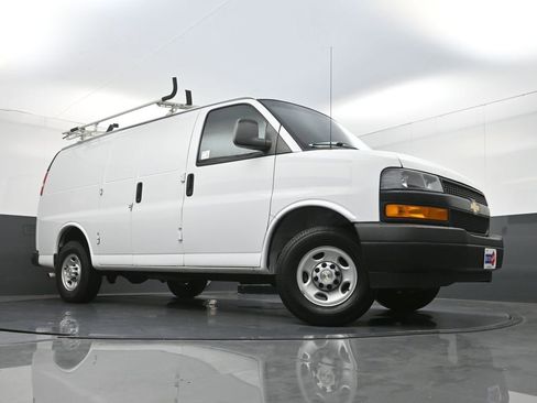 Used 2022 Chevrolet Express 2500 w/ Driver Convenience Package RWD image 19