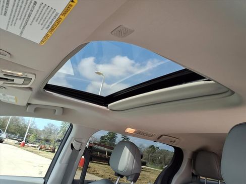 Certified 2021 Toyota Sienna XLE image 12