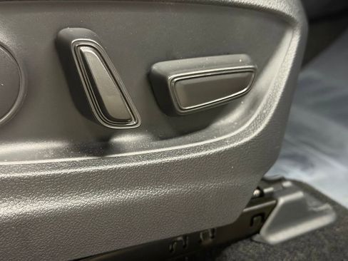 Used 2025 Toyota Crown Signia image 25