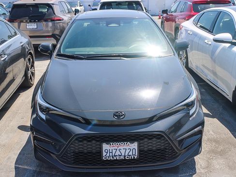Used 2023 Toyota Corolla SE w/ SE Premium Package FWD image 3