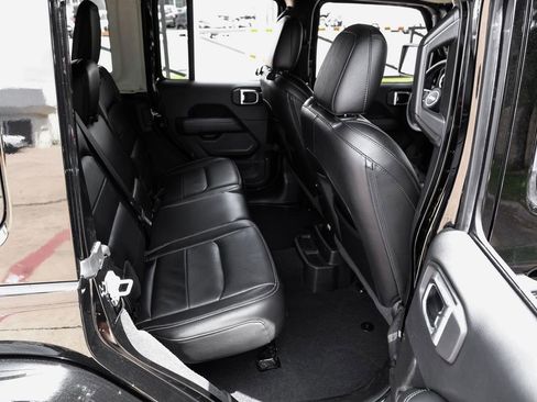 Used 2022 Jeep Wrangler Unlimited Sahara AWD/4WD image 47