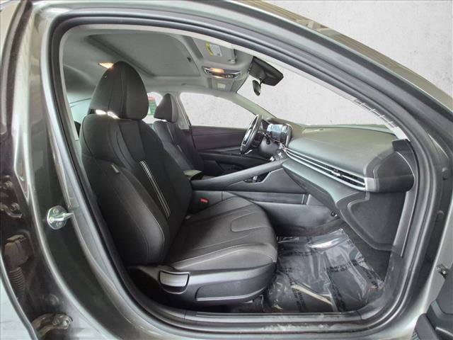 Used 2025 Hyundai Elantra SEL FWD image 21