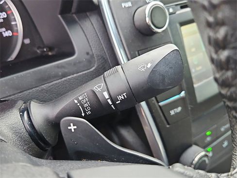 Used 2015 Toyota Camry SE image 22