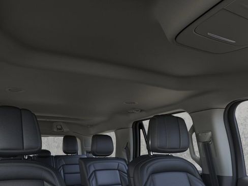 New 2026 Lincoln Navigator Premiere AWD/4WD image 22