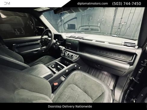 Used 2022 Land Rover Defender 110 V8 AWD/4WD image 19
