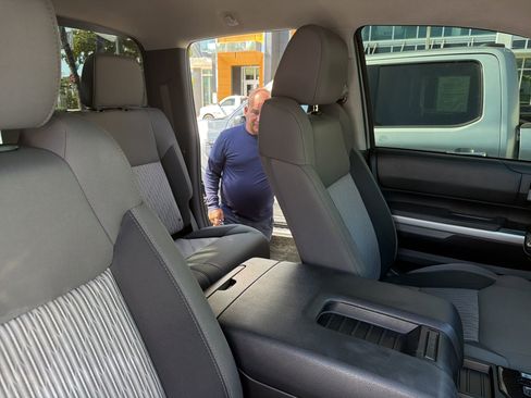 Used 2015 Toyota Tundra SR5 w/ SR5 Upgrade Package image 8