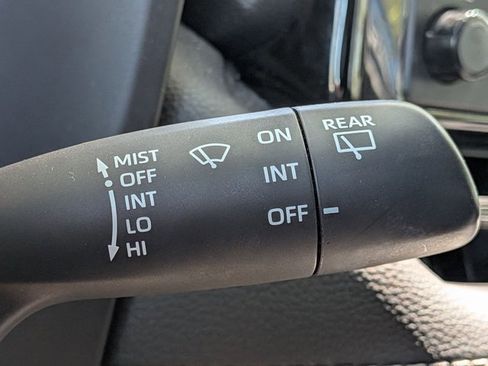 Used 2021 Toyota RAV4 LE image 10
