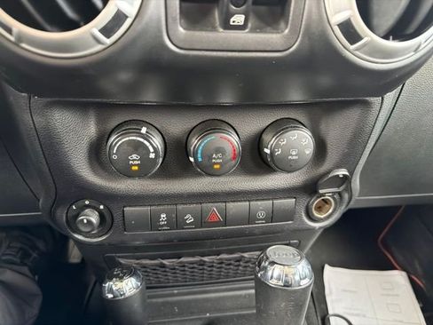 Used 2015 Jeep Wrangler Unlimited Sahara w/ Connectivity Group AWD/4WD image 17