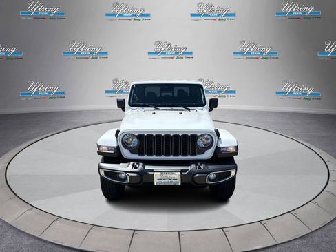 Used 2025 Jeep Gladiator Sport w/ Premium Package image 8
