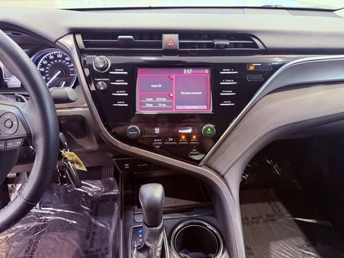 Used 2018 Toyota Camry SE image 21