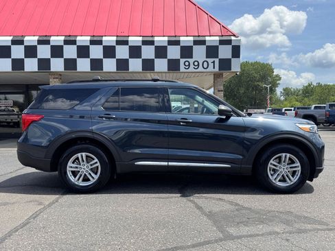 Used 2024 Ford Explorer XLT w/ Equipment Group 202A AWD/4WD image 8
