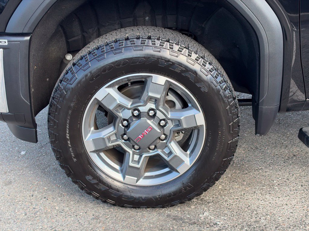 Used 2026 GMC Sierra 2500 SLT w/ SLT Premium Package AWD/4WD image 3