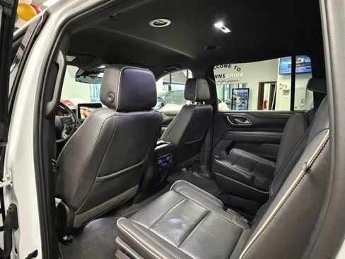 Used 2023 Chevrolet Suburban Premier image 21