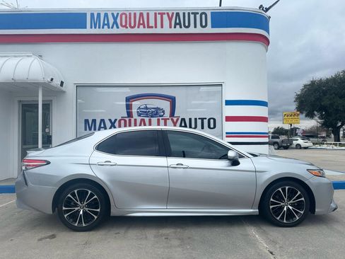 Used 2018 Toyota Camry SE image 23