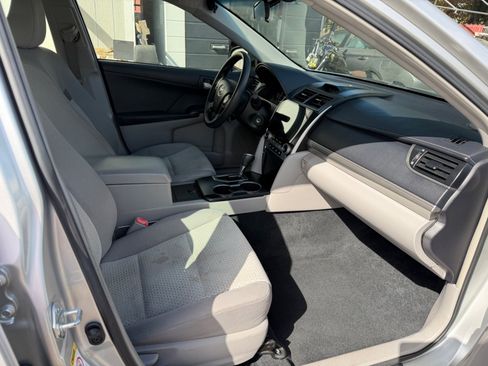 Used 2012 Toyota Camry LE FWD image 11