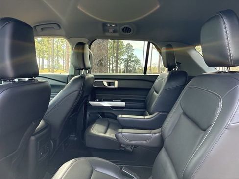 Used 2022 Ford Explorer XLT w/ Equipment Group 202A image 22