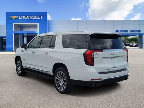 Used 2025 GMC Yukon XL Denali AWD/4WD image 3