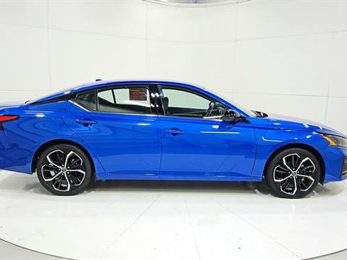 Certified 2025 Nissan Altima 2.5 SR FWD image 9