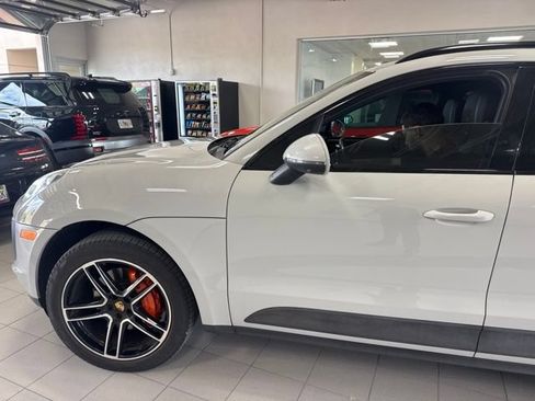 Used 2021 Porsche Macan AWD/4WD image 10