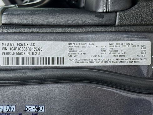 Used 2024 Jeep Grand Cherokee Limited image 38