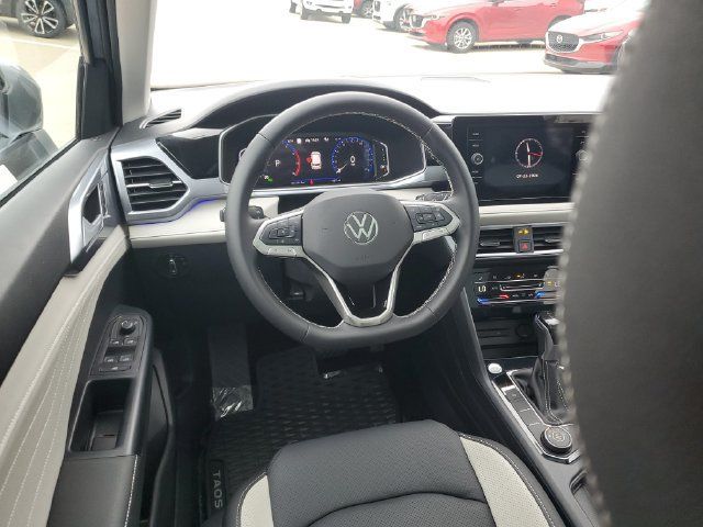 Used 2025 Volkswagen Taos SEL AWD/4WD image 11