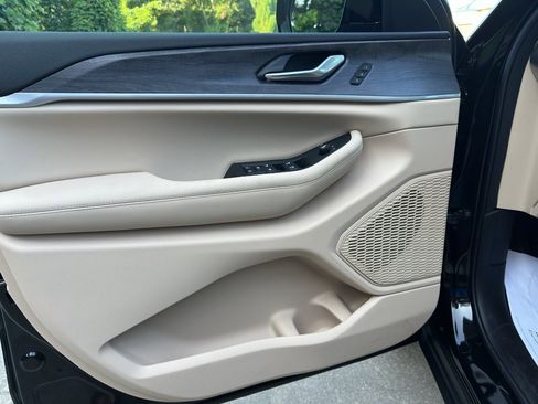 New 2025 Jeep Grand Cherokee L Limited w/ Luxury Tech Group II image 11