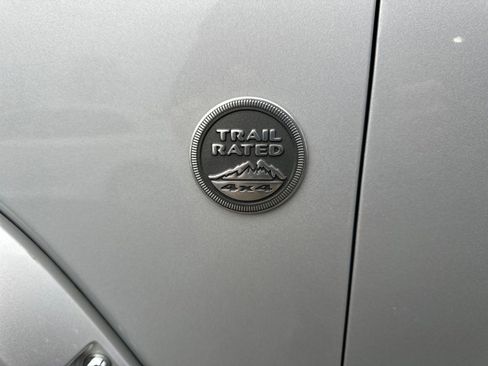 Used 2006 Jeep Commander Limited image 14