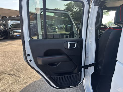 Used 2022 Jeep Gladiator Rubicon w/ LED Lighting Group AWD/4WD image 12