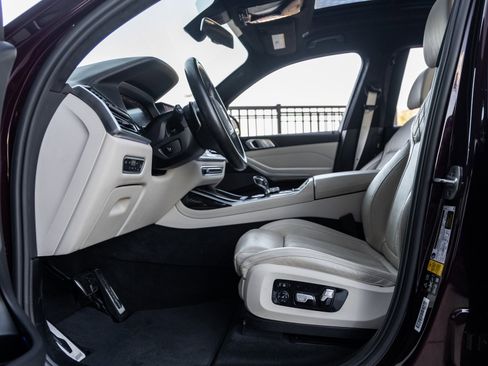 Used 2021 BMW X7 M50i w/ Executive Package image 18