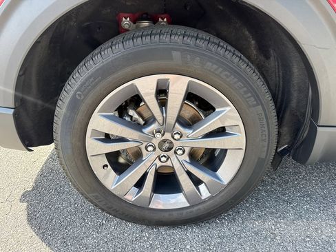 Used 2023 Ford Explorer XLT w/ Equipment Group 202A AWD/4WD image 17