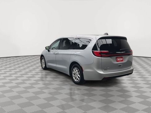 Used 2024 Chrysler Pacifica Touring-L FWD image 36