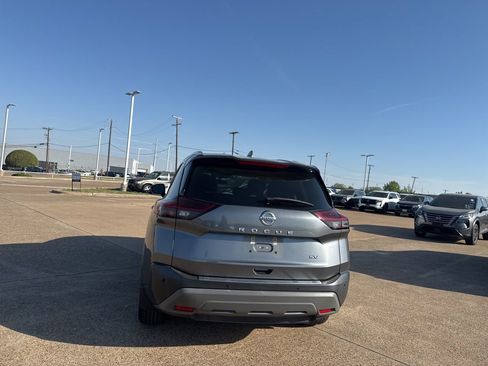 Used 2021 Nissan Rogue SV w/ Premium Package image 17