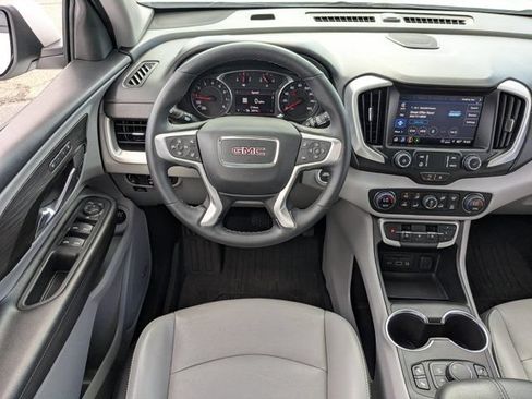 Used 2024 GMC Terrain SLT w/ Infotainment Package II FWD image 16