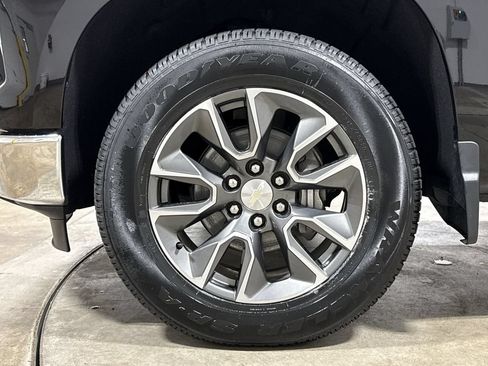 Used 2022 Chevrolet Silverado 1500 LT w/ Z71 Off-Road Package AWD/4WD image 26