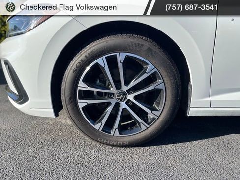 Used 2025 Volkswagen Jetta Sport image 5